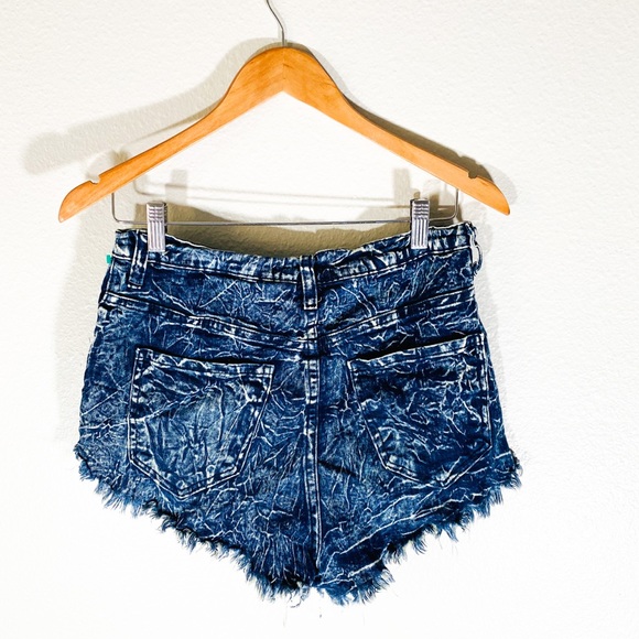 High waisted highly distressed shorts - Picture 7 of 8